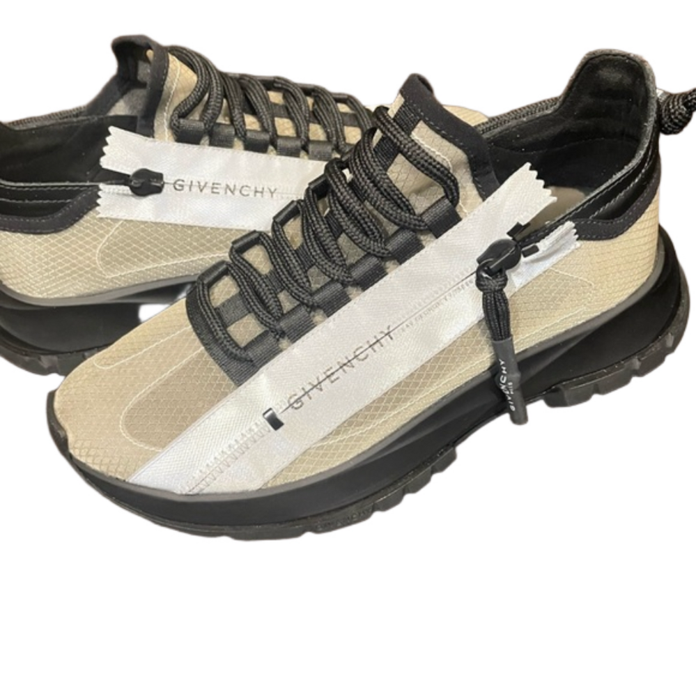 BRAND NEW Givenchy Spectre low runner sneakers in Black / grey / white sneakers